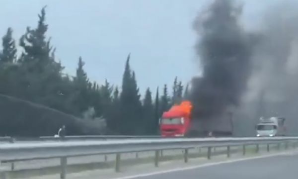 İzmir'de TIR alev, alev yandı!